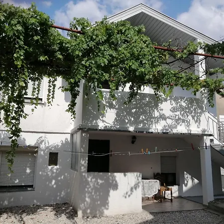 Taki Apartment